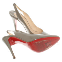 Christian Louboutin Pumps/Peeptoes aus Lackleder in Taupe
