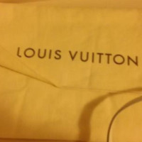 Louis Vuitton Pochette in Crème