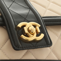 Chanel Flap Bag in beige / nero