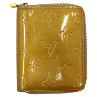 Louis Vuitton Täschchen/Portemonnaie aus Lackleder in Creme