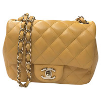 Chanel Classic Flap Bag Mini Square en Cuir en Jaune
