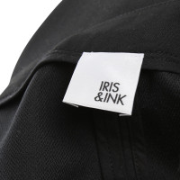 Iris & Ink Gekreukte broek in zwart