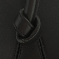 Céline Tie Knot Medium aus Leder in Schwarz