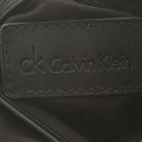 Calvin Klein Umhängetasche in Dunkelbraun