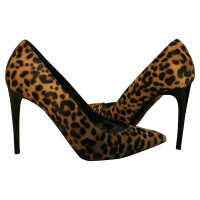 Burberry pumps with animal print