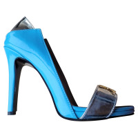 John Galliano Sandalen aus Lackleder in Blau