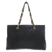 Chanel "Shopping Tote" made of caviar leather