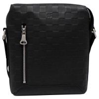 Louis Vuitton Discovery Leather in Black
