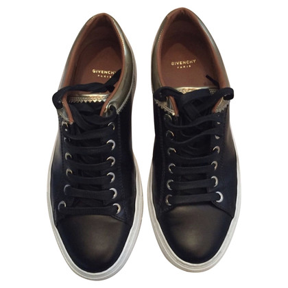 Givenchy Sneakers aus Leder in Schwarz