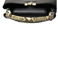 Louis Vuitton Capucines Leather in Black