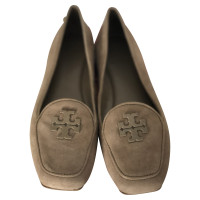 Tory Burch Slippers/Ballerina's Suède in Taupe