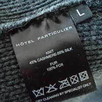 Hôtel Particulier Vest met bontshawl