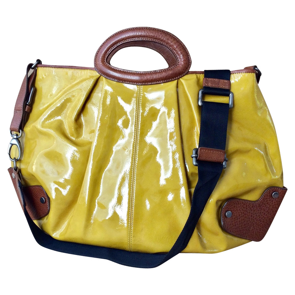 Marni Handtasche aus Lackleder in Gelb