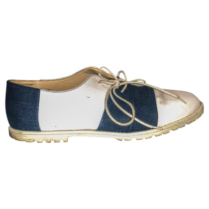 Armani Chaussures à lacets en Cuir verni en Blanc