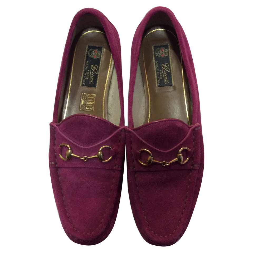 Gucci Slipper/Ballerinas aus Wildleder in Fuchsia