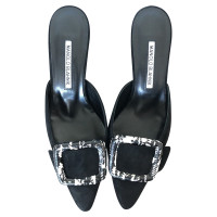 Manolo Blahnik Décolleté/Spuntate in Pelle scamosciata in Nero