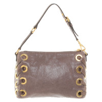 Miu Miu Handtasche aus Leder in Taupe