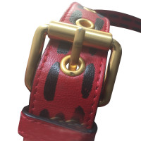 Moschino Umhängetasche aus Leder in Rot