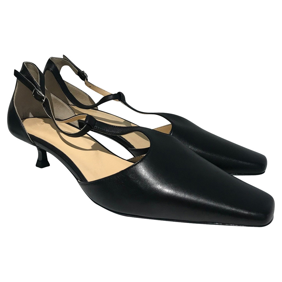 By Far Pumps/Peeptoes aus Leder in Schwarz