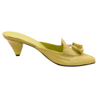 Prada Sandalen aus Leder in Gelb