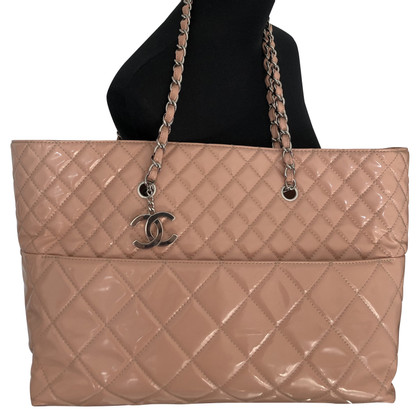 Chanel Shopping Tote aus Lackleder in Rosa / Pink