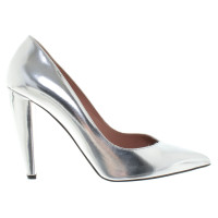 Red (V) Silver colored pumps