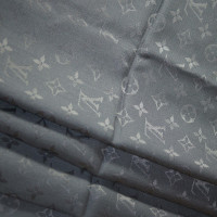 Louis Vuitton Monogram Tuch Zijde in Grijs