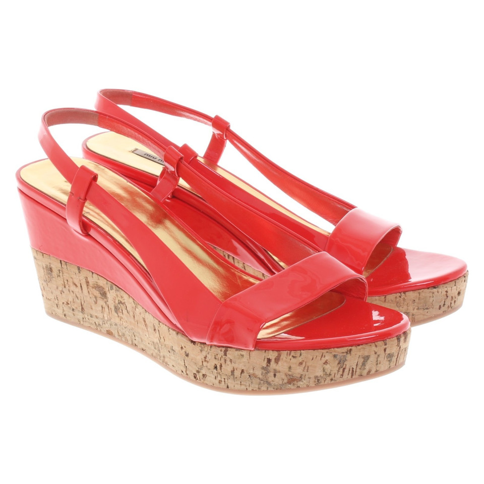 Miu Miu Plateau-Sandaletten in Rot