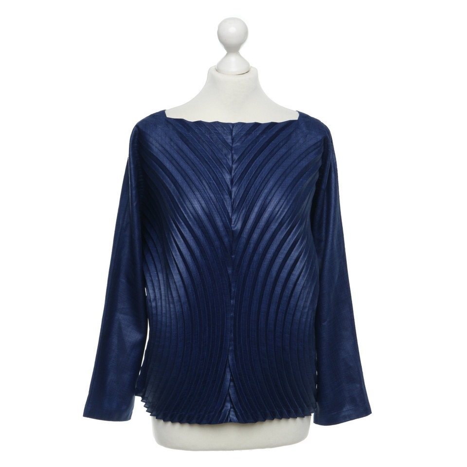 Issey Miyake Aangerimpelde blouse in blauw