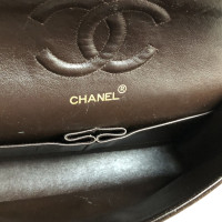 Chanel Classic Flap Bag Medium in Pelle scamosciata in Marrone