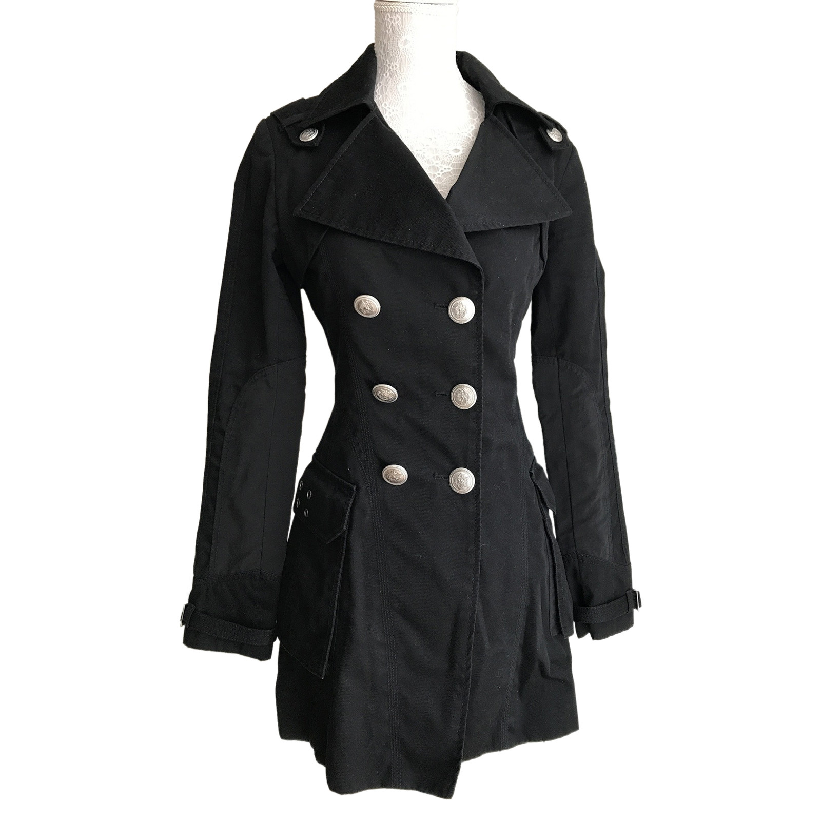 Guess Jacke/Mantel aus Baumwolle in Schwarz - Second Hand Guess Jacke/Mantel  aus Baumwolle in Schwarz gebraucht kaufen für 85€ (4969668)