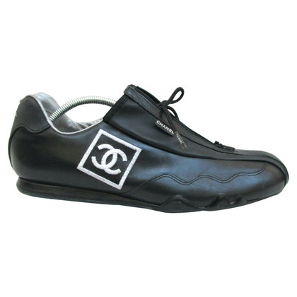 Chanel Sneakers aus Leder in Schwarz