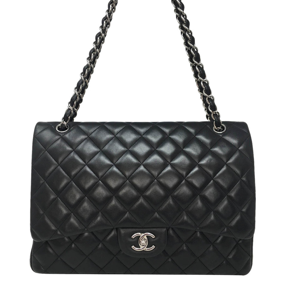 Chanel Classic Flap Bag Jumbo in Pelle in Nero