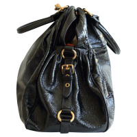 Miu Miu Handtasche aus schwarzem Lackleder