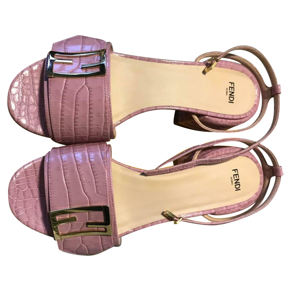 Fendi Sandalen aus Leder in Rosa / Pink