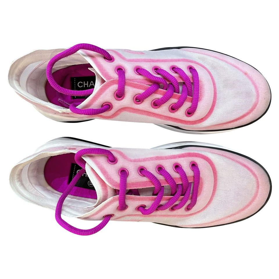 Chanel Trainers Leather in Pink