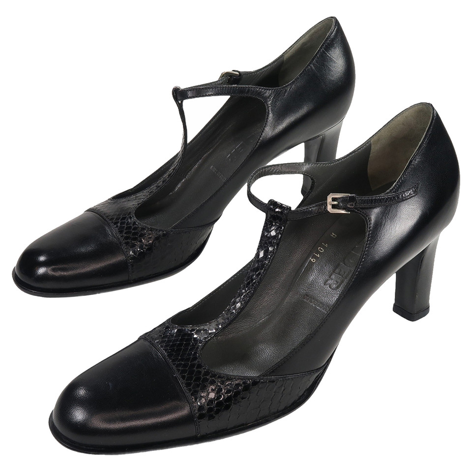 Jil Sander Pumps/Peeptoes aus Leder in Schwarz