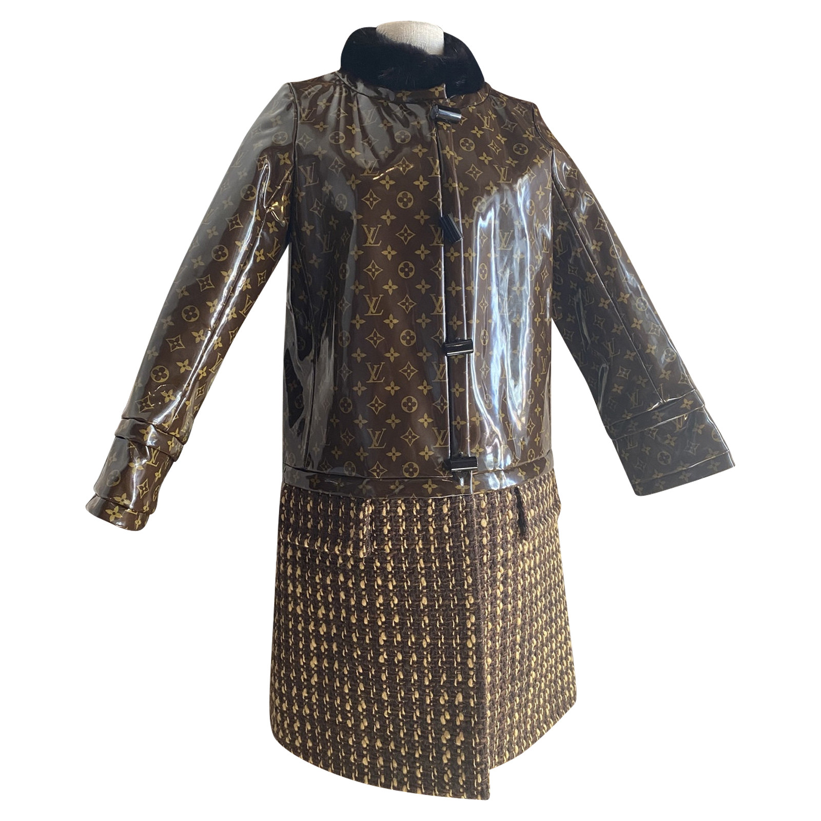 Louis Vuitton Jacket/Coat Patent leather in Brown - Second Hand Louis  Vuitton Jacket/Coat Patent leather in Brown buy used for 2300€ (4394943)