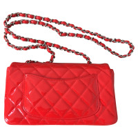 Chanel Classic Flap Bag New Mini aus Lackleder in Rot