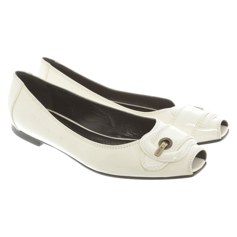 Fendi Slippers/Ballerinas Patent leather in Cream