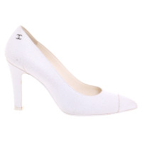 Chanel pumps in bianco