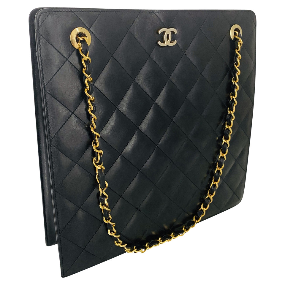 Chanel Handbag Leather in Black