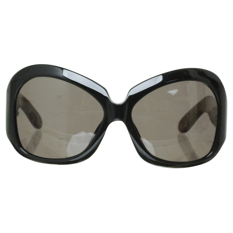 Linda Farrow Sunglasses in the fifties-look