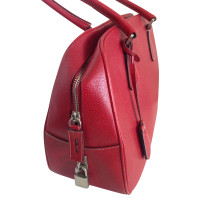 Prada Handtasche aus Leder in Rot