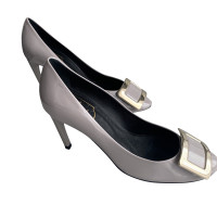 Roger Vivier Pumps/Peeptoes en Cuir verni en Gris