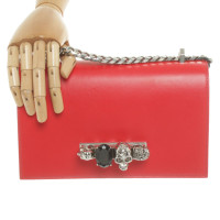Alexander McQueen Knuckle Chain Bag aus Leder in Rot