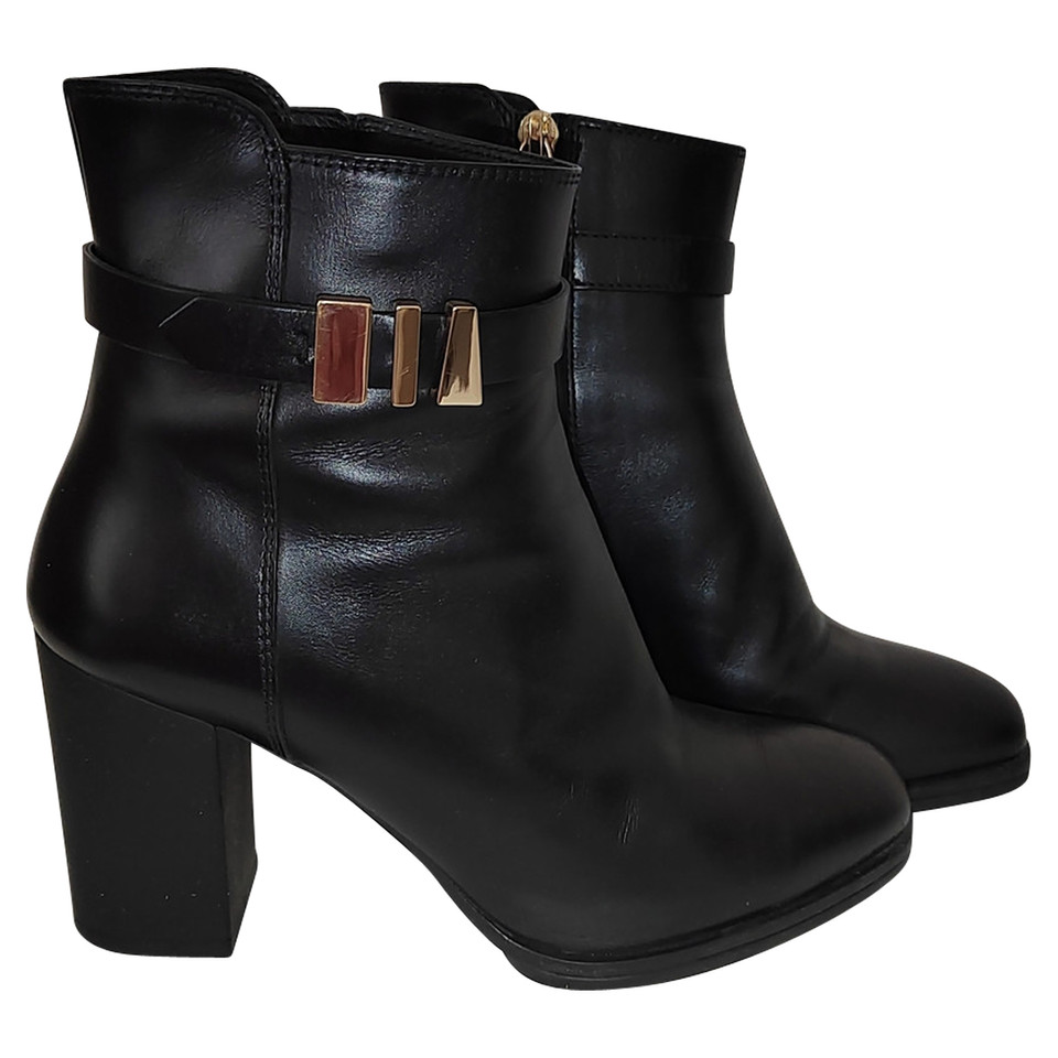 Tod's Ankle boots Leather in Black