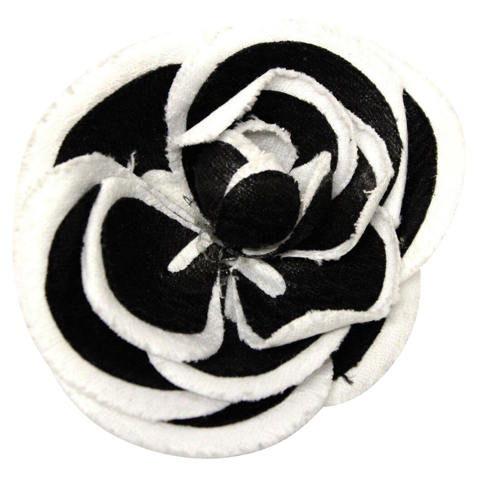 Chanel Broche