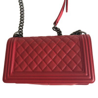 Chanel Boy Medium aus Leder in Rot