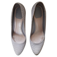 Christian Dior Pumps/Peeptoes Leer in Grijs